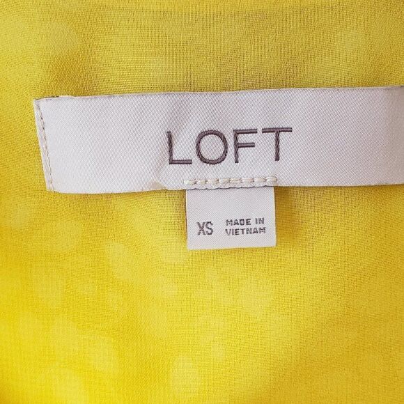 LOFT Vine Strappy Cami Size XS Yellow V-Neck Lined Tank Flowy Summer Coastal - Picture 6 of 11